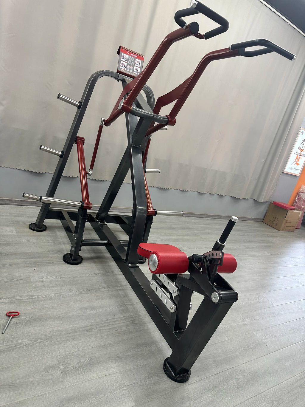 Gym strength equipment Chest pushing and high back training  and lying posture device commercial multi-functional leg flexion