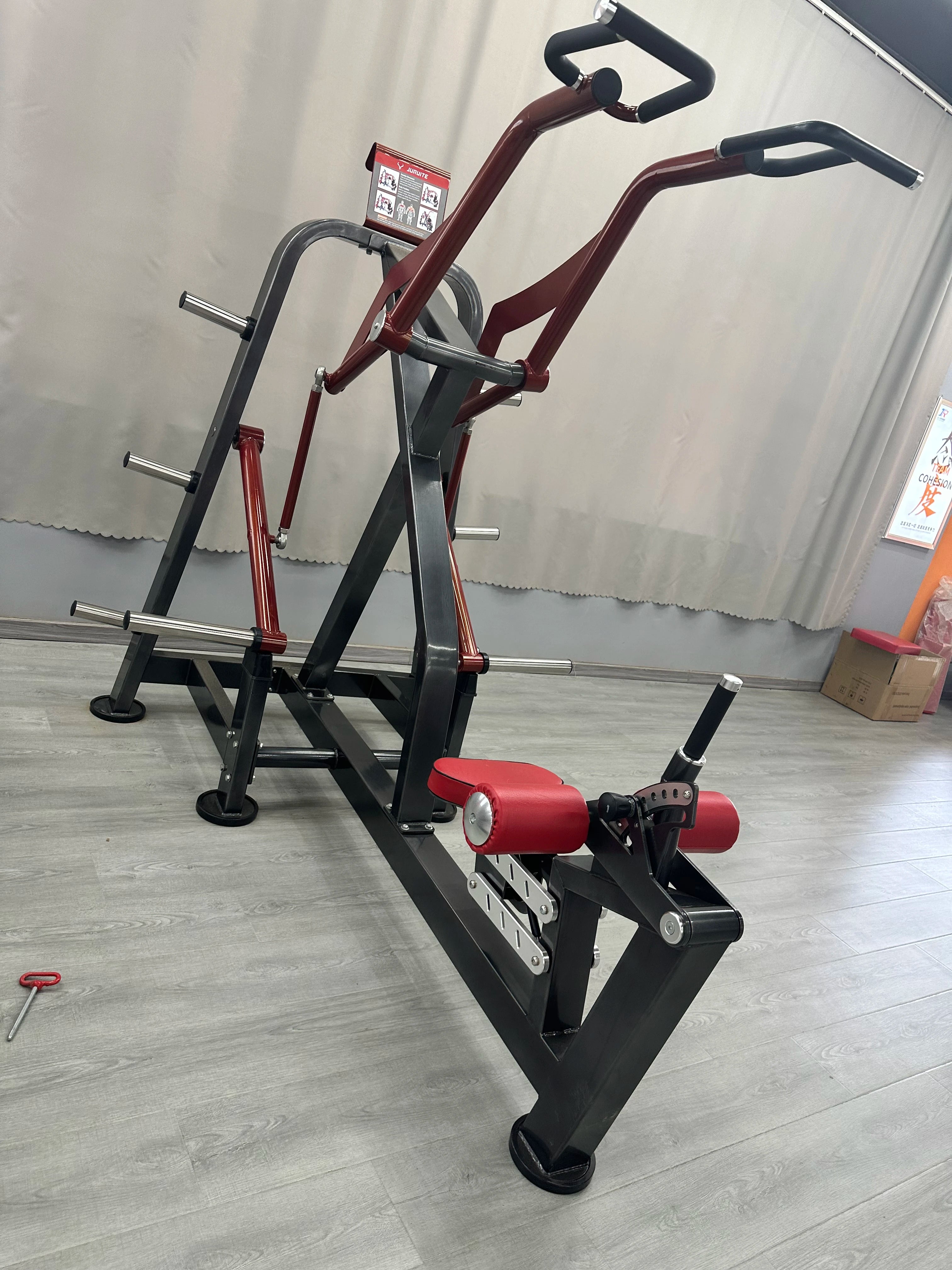 Gym strength equipment Chest pushing and high back training  and lying posture device commercial multi-functional leg flexion