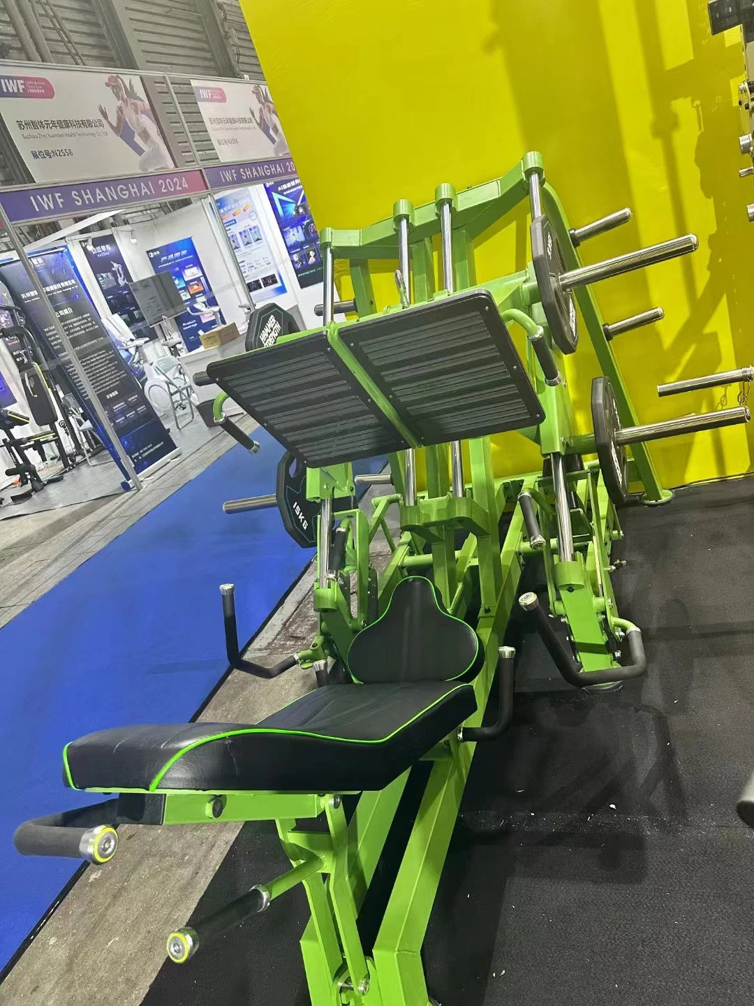 Gym strength equipment Chest pushing and high back training  and lying posture device commercial multi-functional leg flexion