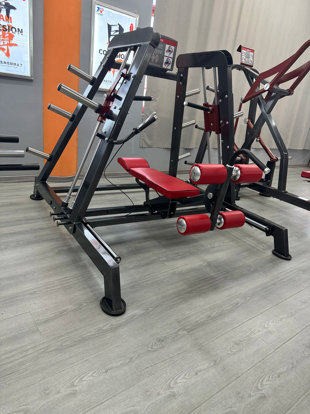 Gym strength equipment Chest pushing and high back training  and lying posture device commercial multi-functional leg flexion