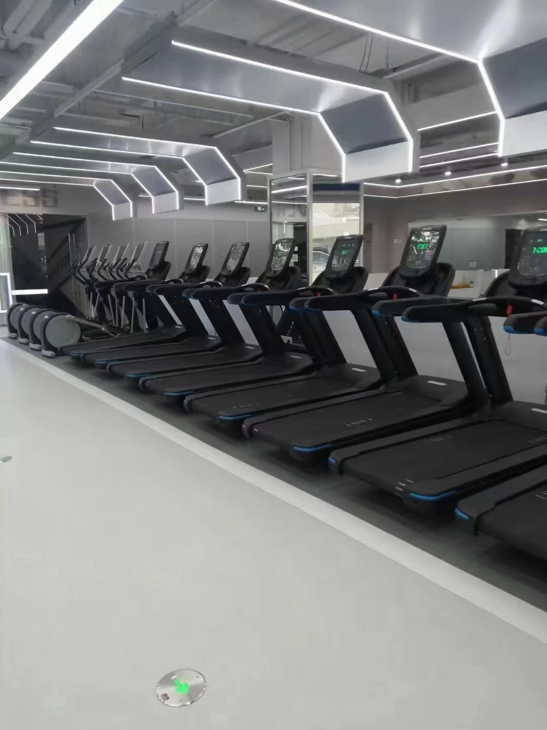 Intelligent Mute Multifunctional Electric treadmill, Shock Absorption, Indoor Commercial treadmill, in Gym